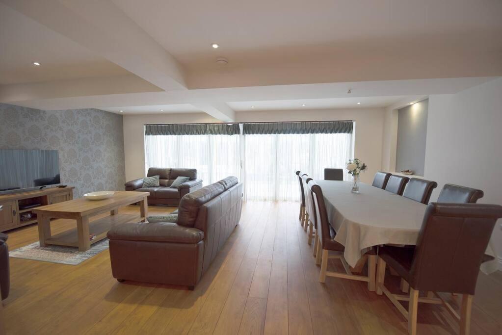 Luxury 6 Bedroom House With Parking - Northwood Northwood  Exterior photo