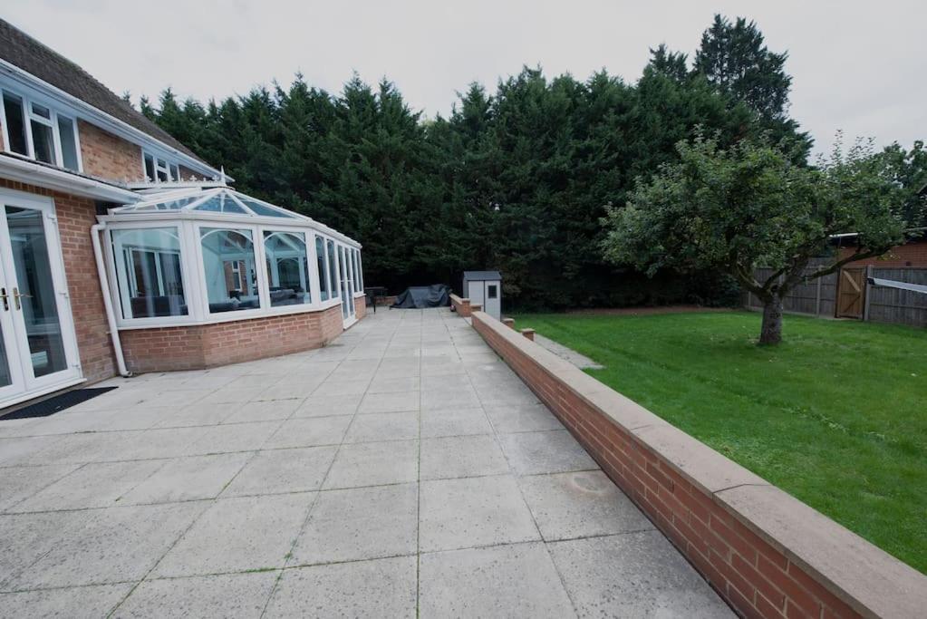Luxury 6 Bedroom House With Parking - Northwood Northwood  Exterior photo