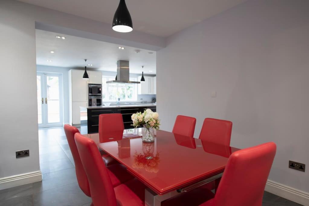 Luxury 6 Bedroom House With Parking - Northwood Northwood  Exterior photo